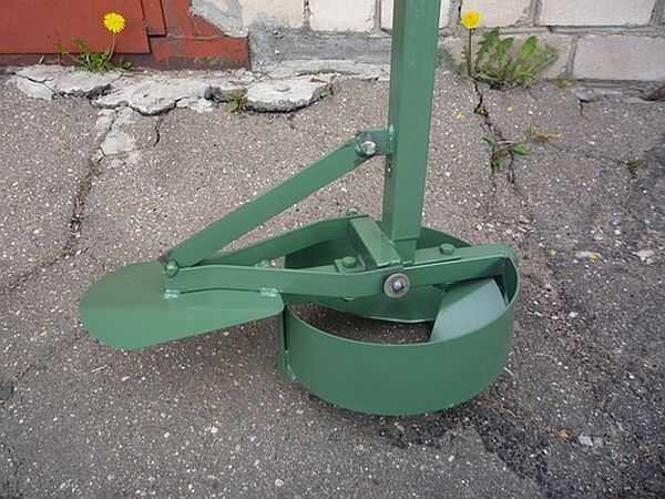 This is the plow that forms the domed expansion.