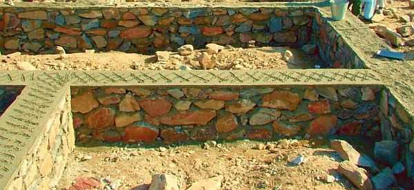 Rubble foundations require high skill: the stone must be laid so that the house does not spoil later.