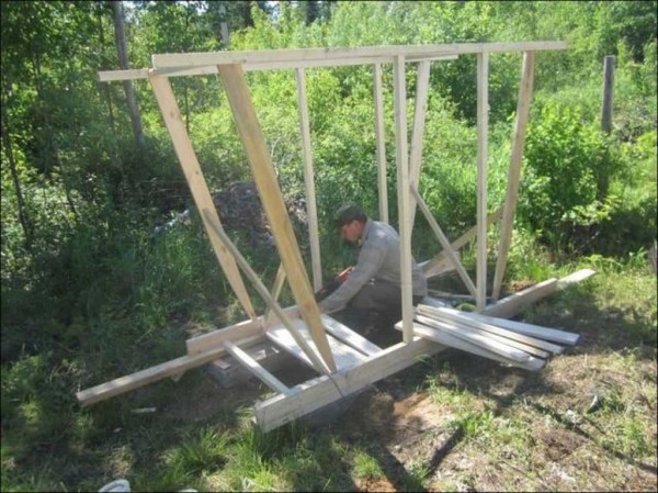 Frame of characteristic shape