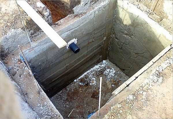 The cesspool of the country toilet should not leak water