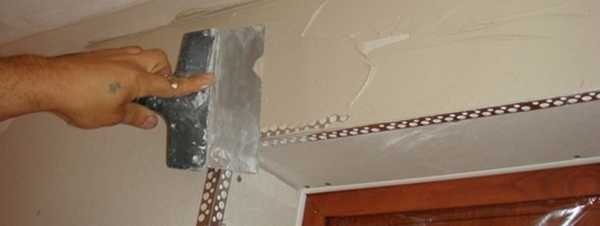 Having fixed the corners, the drywall slopes are finally put in order - they putty