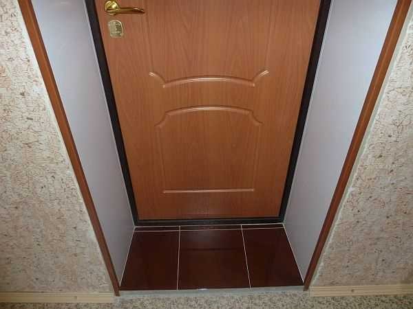 A decorative corner for slopes will hide all defects