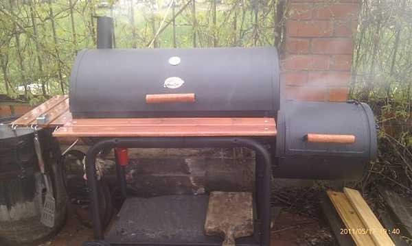 Barbecue from a barrel with a capacity for coal