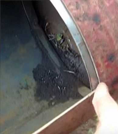 From the inside, along the entire perimeter, we weld a strip of metal, which will not allow the lid to fall through