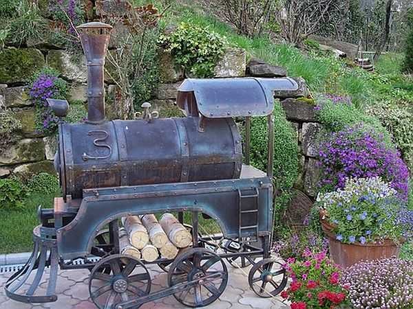 If desired, the brazier can be decorated very attractively, for example, in the form of a steam locomotive