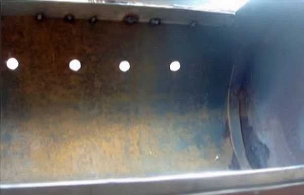 Previously, we applied marks every 8 cm.Now we drill holes along them