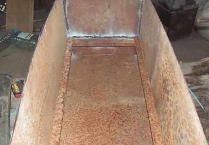 The bottom and walls can be strengthened so that they do not bend from high temperatures