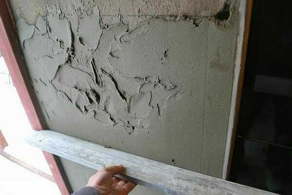 Plaster slopes are made in two stages: the first is rough, the second is final