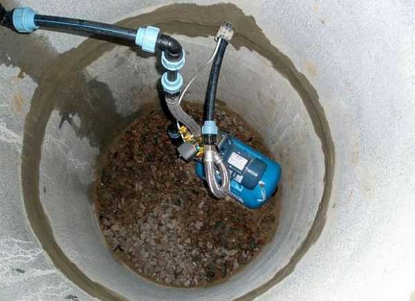 It is important to seal the outlet of the water pipe from the well shaft well