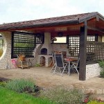 Interesting design of the side walls: non-linear construction combined with wooden bars.Most likely, the side walls of this gazebo are lined with foam blocks: they are easier to handle