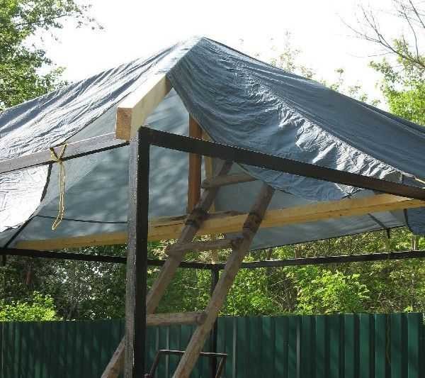 How the rafter system was installed (covered from rain)