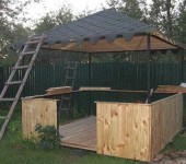 Photo of a gazebo made of metal and wood: the result of work