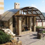Stone, wood, polycarbonate - a beautiful and stylish combination