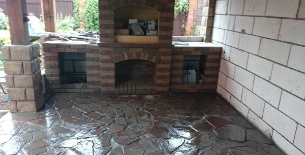 This brazier took more than one and a half thousand bricks