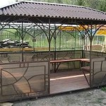 Metal frame combined with tinted polycarbonate sheathing