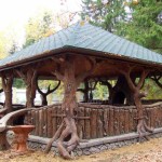 The style is the same - dried trees are used as supports.