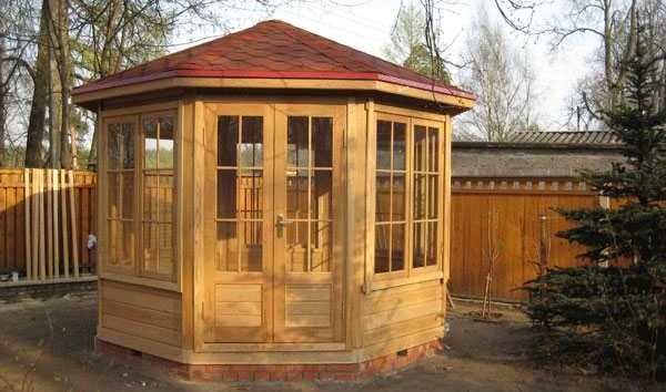The domed roof is the most difficult. If the gazebo is being built for the first time with your own hands, and there is little experience with wood, it is better to find another option