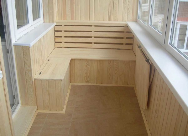 The balcony is sheathed from the inside with clapboard