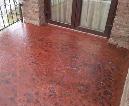 Porcelain stoneware on the floor