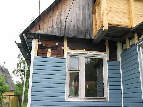 If you are thinking of how to decorate a house from a bar from the outside, perhaps your option is siding