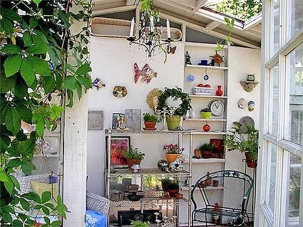 A piece of wall turns into a shelf