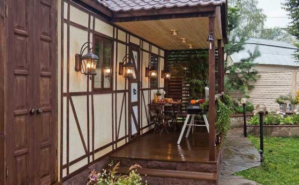 Lamps selected in the same style as the decoration of the house decorate it not only at night
