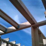 Fastening the ceiling beams with metal brackets