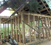 This is what the frame looks like before sheathing. If the walls are not sheathed, small vibrations are felt when working on the rafter system. The outer sheathing makes the frame much more rigid