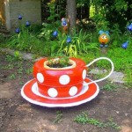 Unusual: a cup made of tires in which flowers grow
