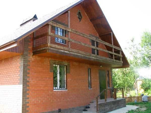 Balcony on the gable of the mansard roof