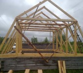 Broken mansard roof device for a small house