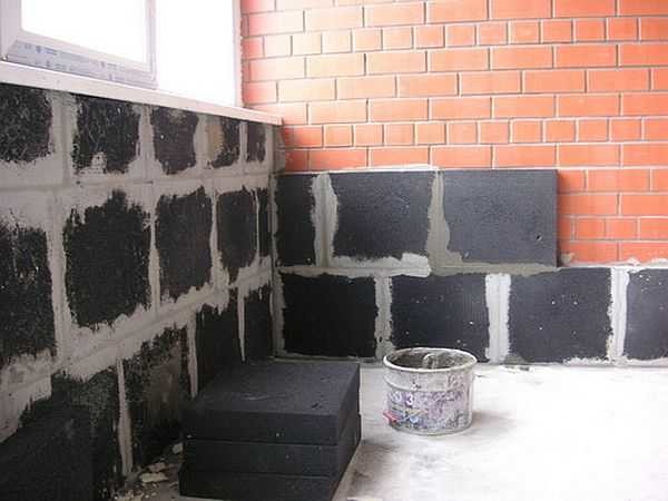 Foam glass is a natural heat-insulating material with very good characteristics