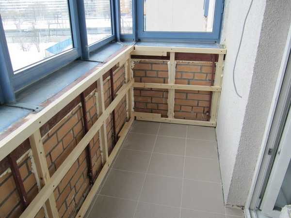 An example of a balcony lathing for a lining