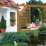 So with the help of a pergola, you can arrange the entrance to the house - this is a canopy that looks good even without plants, and when they grow it will be even more comfortable