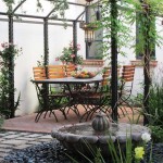 This is the pergola, which we call the arch for flowers or grapes