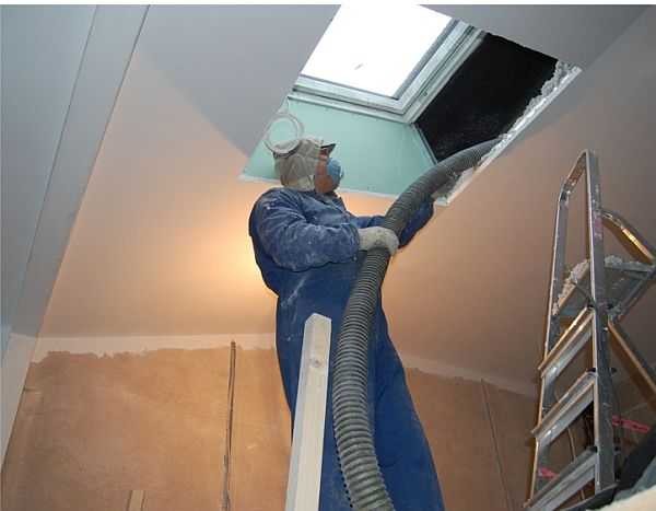 The process of insulating the attic roof with ecowool