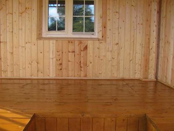 This is how the floor looks like, only covered with an oil composition. A little later it will become a little darker, the gloss will be less