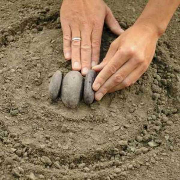 Place stones close to each other