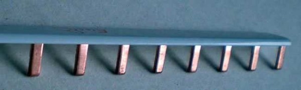Connecting comb for circuit breakers in the electrical panel: will speed up the process of self-assembly