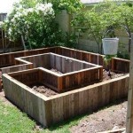 Such a fence made of waste boards is non-standard, economical (and there are few costs and space is saved) and convenient