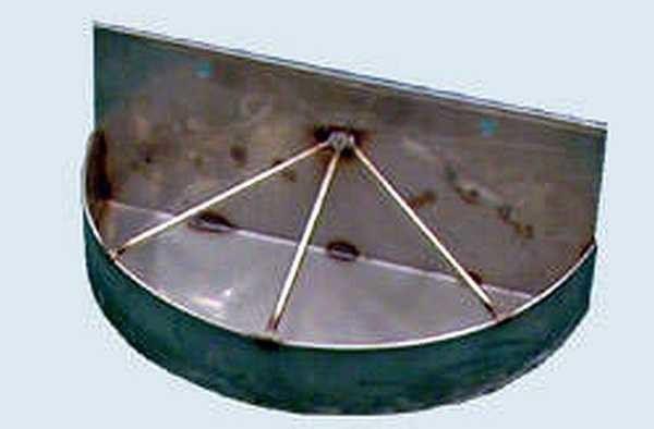 Convenient feeder for chickens: there is little space and it costs firmly, and you can hang it