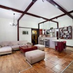 The modular couch is convenient in that it can change the configuration at its discretion or desire