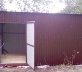 Metal barn with wood floor