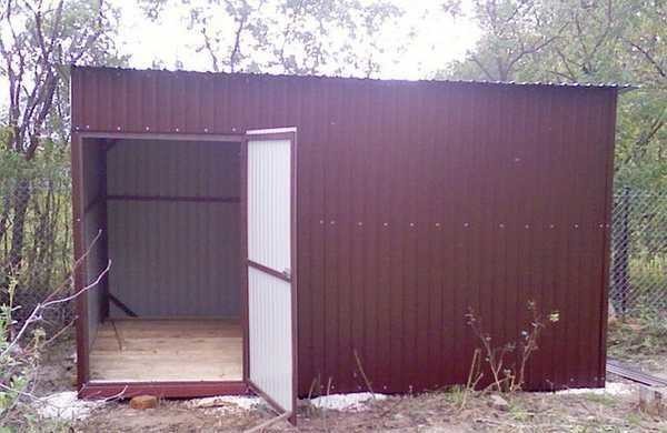 Metal barn with wood floor