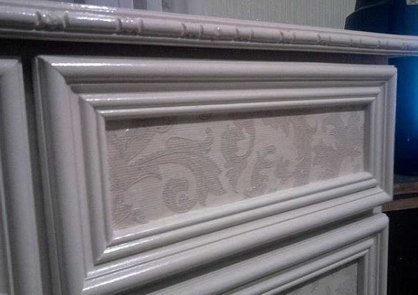 Here is a decor for a dresser