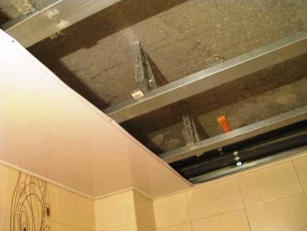 Suspended ceiling made of plastic panels