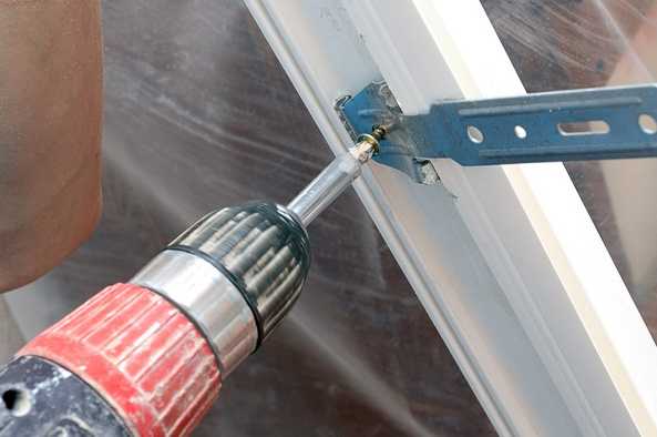 Fastening the plate to the profile