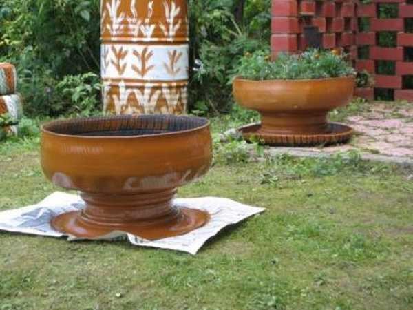 Flowerpot from an old car wheel