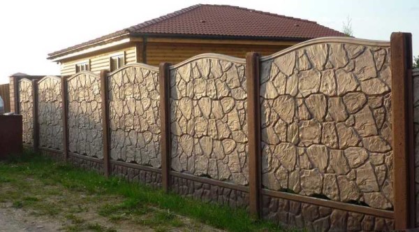 This is a concrete fence, although it looks a lot like a stone fence