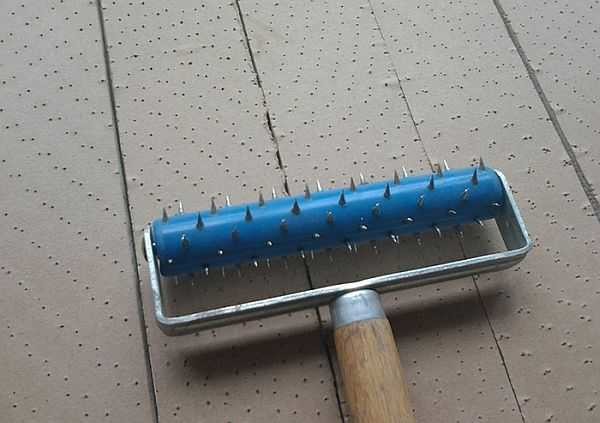 Roller with needles roll the strip
